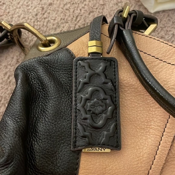 orYANY cream and black Tote with Handles and Shoulder Strap. Zipper detail - Picture 5 of 5